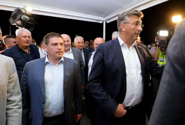 Premijer Andrej Plenković na svečanosti spajanja posljednjeg segmenta konstrukcije Pelje&scaron;kog mosta