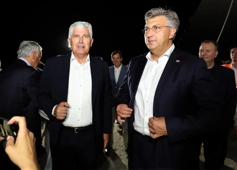 Premijer Andrej Plenković na svečanosti spajanja posljednjeg segmenta konstrukcije Pelje&scaron;kog mosta