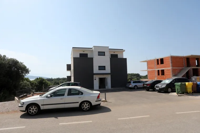 Ovo je zgrada u Krku gdje je ubijena njemačka državljanka