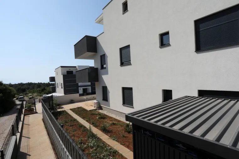 Ovo je zgrada u Krku gdje je ubijena njemačka državljanka