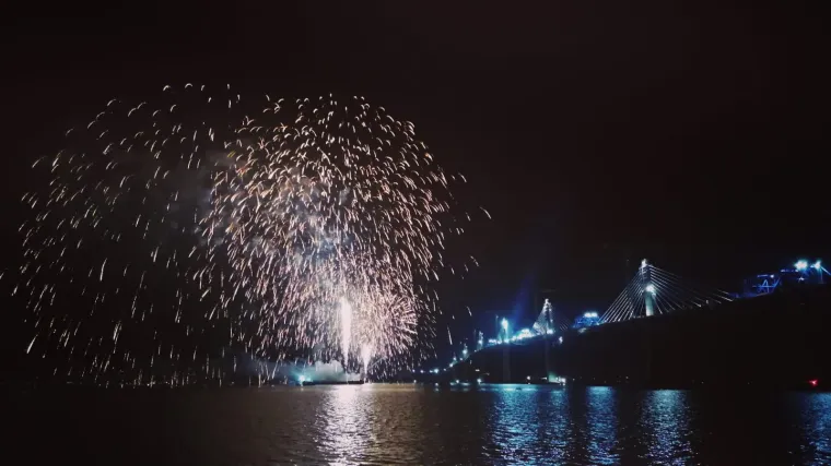 Spektakularan vatromet nakon &scaron;to je spojen Pelje&scaron;ki most