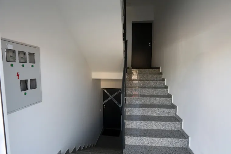Ovo je mjesto stravičnog zločina na Krku: Zadavio ženu pa tri dana bio s njom u stanu?