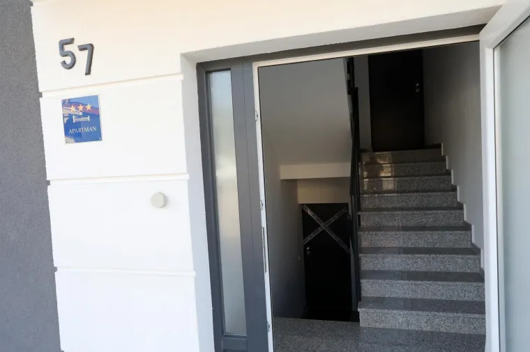 Ovo je mjesto stravičnog zločina na Krku: Zadavio ženu pa tri dana bio s njom u stanu?