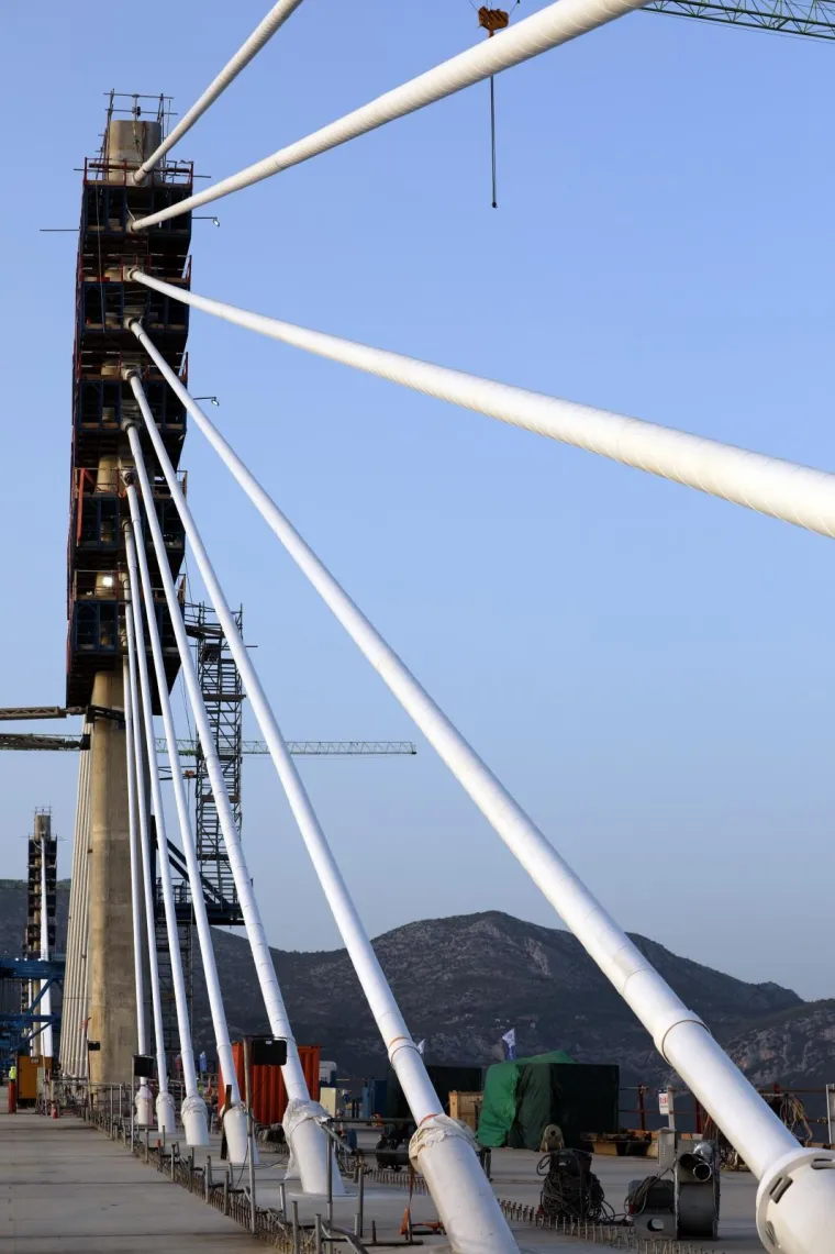 Podiže se posljednji segment Pelje&scaron;kog mosta, Hrvatska uskoro spojena