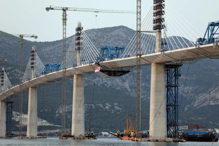 Podiže se posljednji segment Pelje&scaron;kog mosta, Hrvatska uskoro spojena