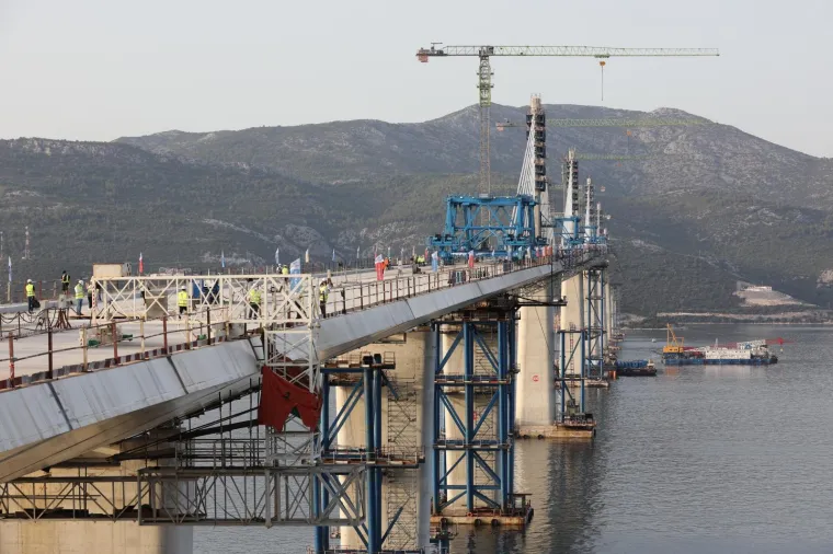 Podiže se posljednji segment Pelje&scaron;kog mosta, Hrvatska uskoro spojena
