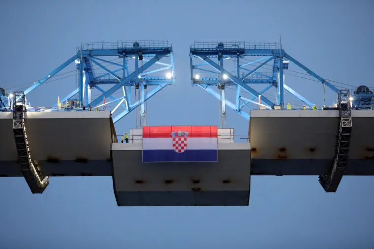 Svecanost spajanja posljednjeg segmenta konstrukcije Peljeskog mosta. Photo: Grgo Jelavic/PIXSELL