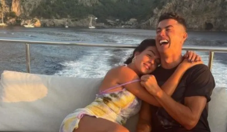 Ronaldova djevojka izbacila stražnjicu i zapalila ma&scaron;tu fanovima