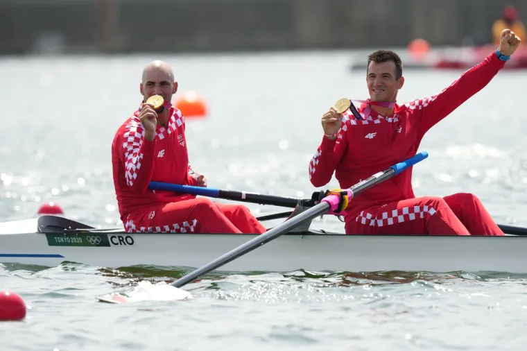 Scene koje su već sad ušle u antologiju hrvatskog sporta: Lijepa naša ori se Tokijom, braća Sinković su najbolja na svijetu