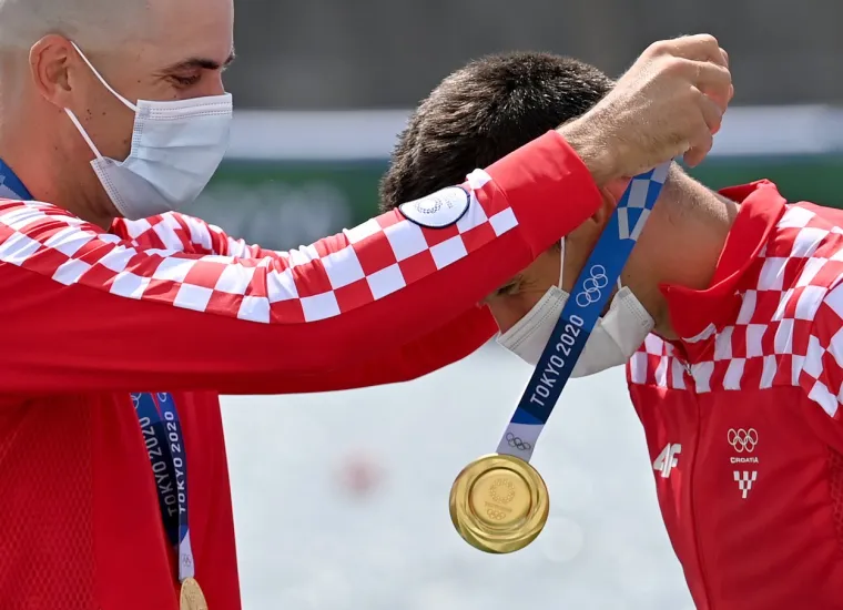 Scene koje su već sad ušle u antologiju hrvatskog sporta: Lijepa naša ori se Tokijom, braća Sinković su najbolja na svijetu