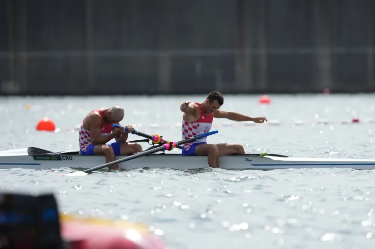 Scene koje su već sad u&scaron;le u antologiju hrvatskog sporta: Lijepa na&scaron;a ori se Tokijom, braća Sinković su najbolja na svijetu
