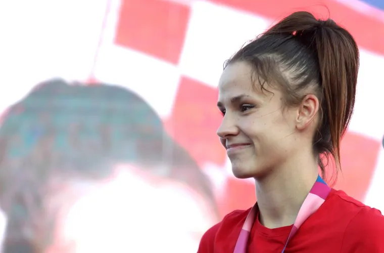 Zlatna olimpijka Matea Jelić dočekana u svom Kninu: 'Svi su euforični'