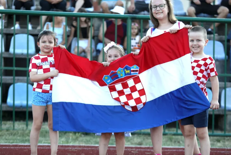 Zlatna olimpijka Matea Jelić dočekana u svom Kninu: 'Svi su euforični'