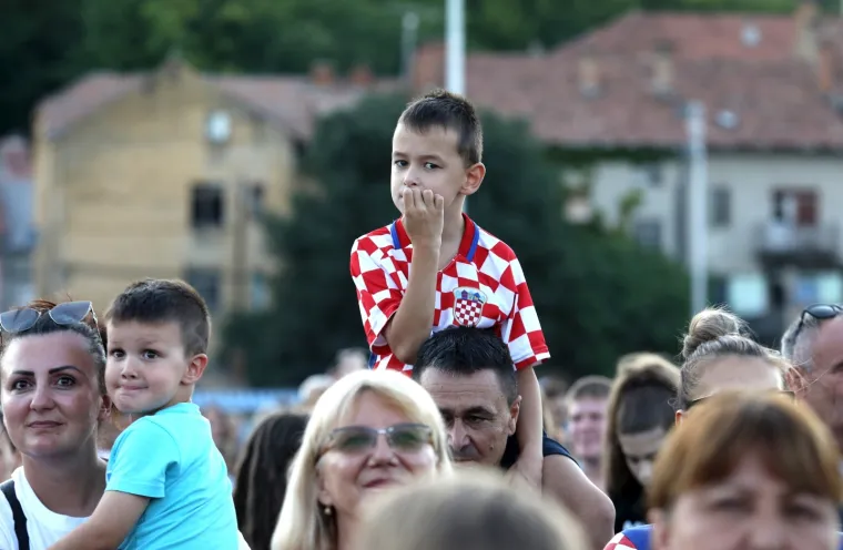 Zlatna olimpijka Matea Jelić dočekana u svom Kninu: 'Svi su euforični'