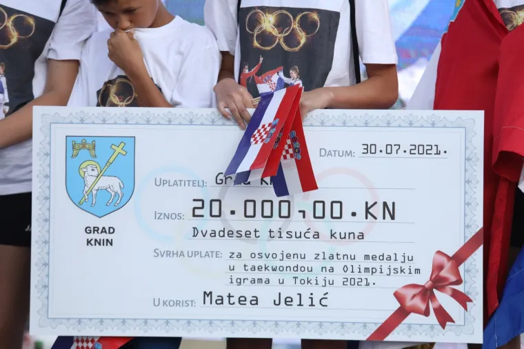 Zlatna olimpijka Matea Jelić dočekana u svom Kninu: 'Svi su euforični'