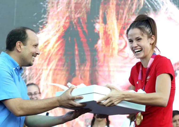 Zlatna olimpijka Matea Jelić dočekana u svom Kninu: 'Svi su euforični'