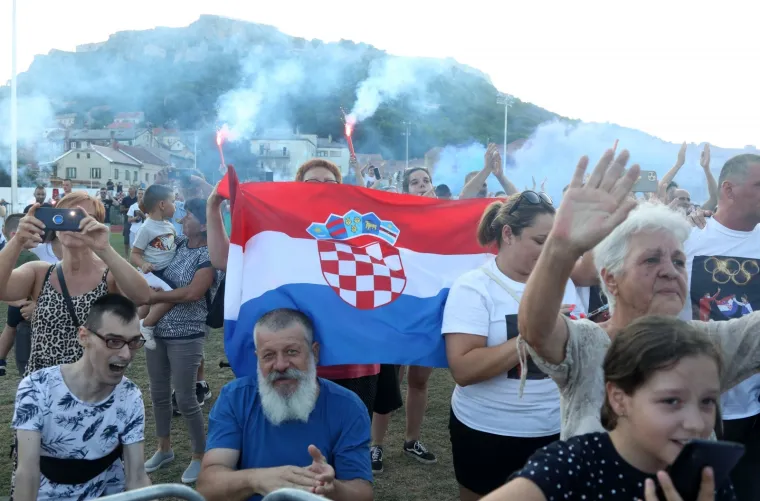 Zlatna olimpijka Matea Jelić dočekana u svom Kninu: 'Svi su euforični'