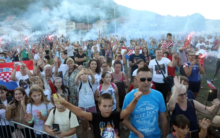 Zlatna olimpijka Matea Jelić dočekana u svom Kninu: 'Svi su euforični'