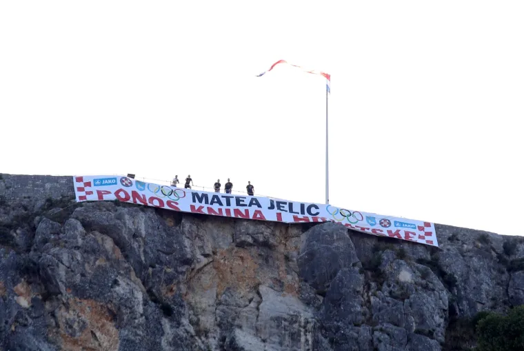 Zlatna olimpijka Matea Jelić dočekana u svom Kninu: 'Svi su euforični'