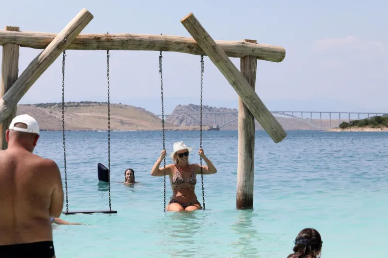 Ovo je jedna od najpopularnijih plaža na Jadranu ovo ljeto. Znate li gdje se nalazi?