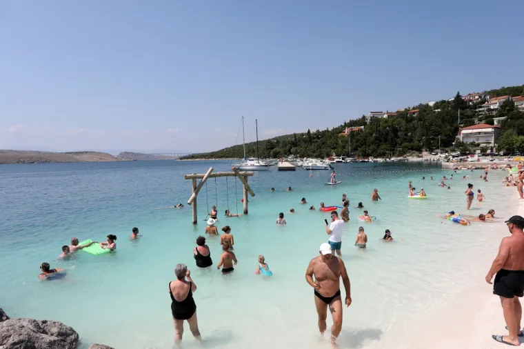 Ovo je jedna od najpopularnijih plaža na Jadranu ovo ljeto. Znate li gdje se nalazi?