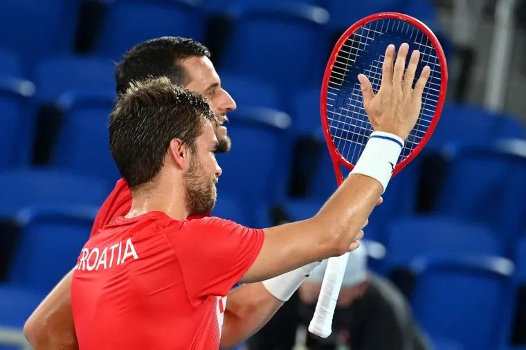 Trenutak kad im se ostvario san, Matu Pavića svladale emocije, evo kako su novi olimpijski pobjednici dočekali  kraj meča