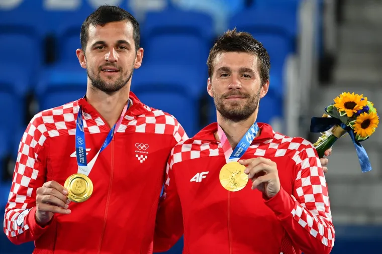 Ovo ćemo gledati stotine i stotine puta, Lijepa naša zaorila se Tokijem, Hrvati su na krovu svijeta