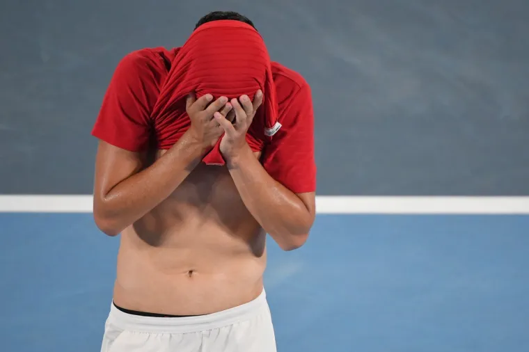 Ovo ćemo gledati stotine i stotine puta, Lijepa naša zaorila se Tokijem, Hrvati su na krovu svijeta