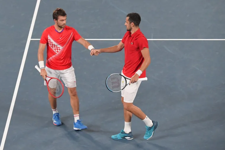 Ovo ćemo gledati stotine i stotine puta, Lijepa naša zaorila se Tokijem, Hrvati su na krovu svijeta