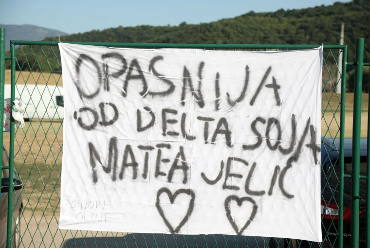 Matea Jelić stigla u rodni Knin, dočekala ju i urnebesna poruka