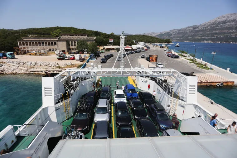 Kilometarske kolone na Lučkom, u tunelima i na granicama - pojačan i pomorski promet