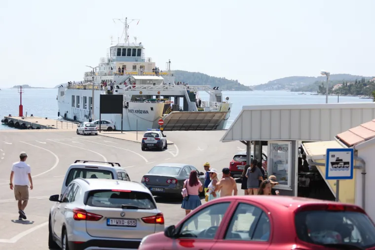 Kilometarske kolone na Lučkom, u tunelima i na granicama - pojačan i pomorski promet