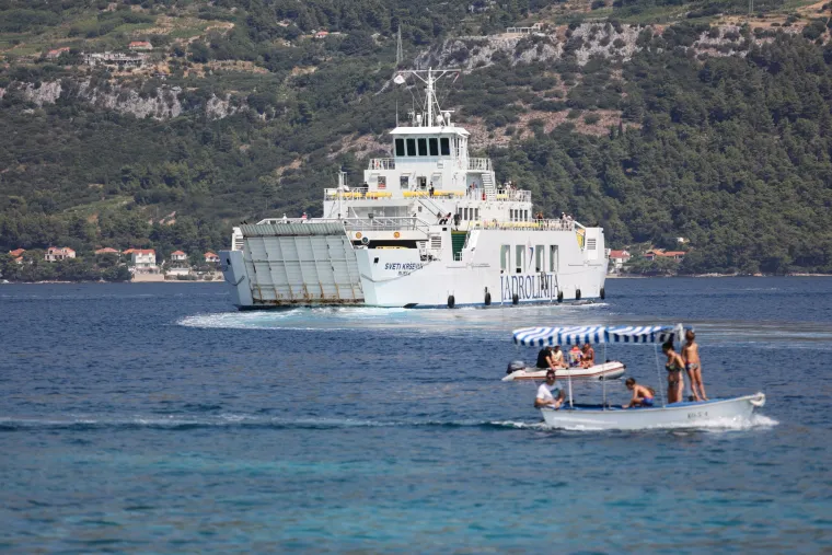 Kilometarske kolone na Lučkom, u tunelima i na granicama - pojačan i pomorski promet