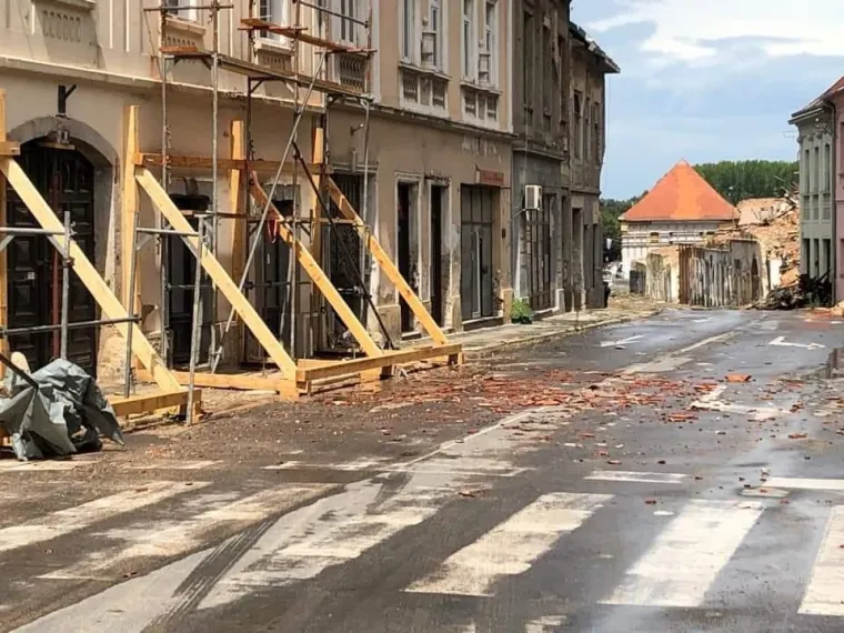 Snažno nevrijeme poharalo Sisak i Petrinju - o&scaron;tećene kuće, uru&scaron;ena stabla...