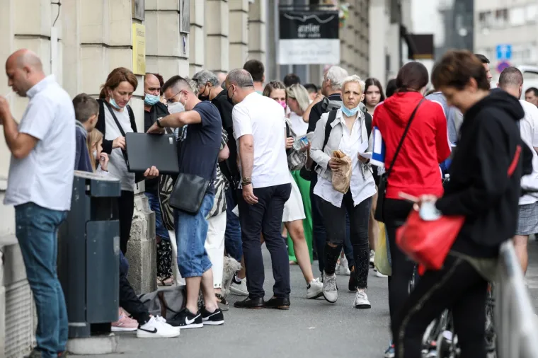 Velike gužve ispred zgrade Policijske uprave u Petrinjskoj: Građani navalili na nove osobne iskaznice