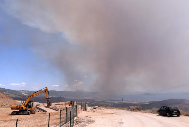 Dramatična situacija: Buknuo veliki požar kod Segeta Gornjeg! Na terenu su sve raspoložive vatrogasne snage