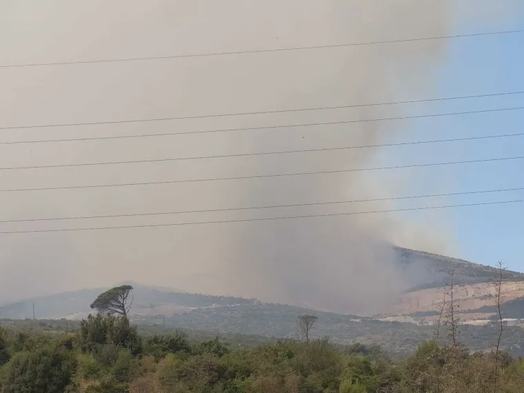 Dramatična situacija: Buknuo veliki požar kod Segeta Gornjeg! Na terenu su sve raspoložive vatrogasne snage
