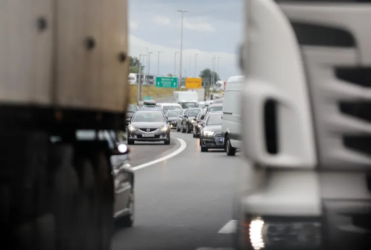 Gužve prema moru, na zagrebačkoj zaobilaznici kilometarske kolone