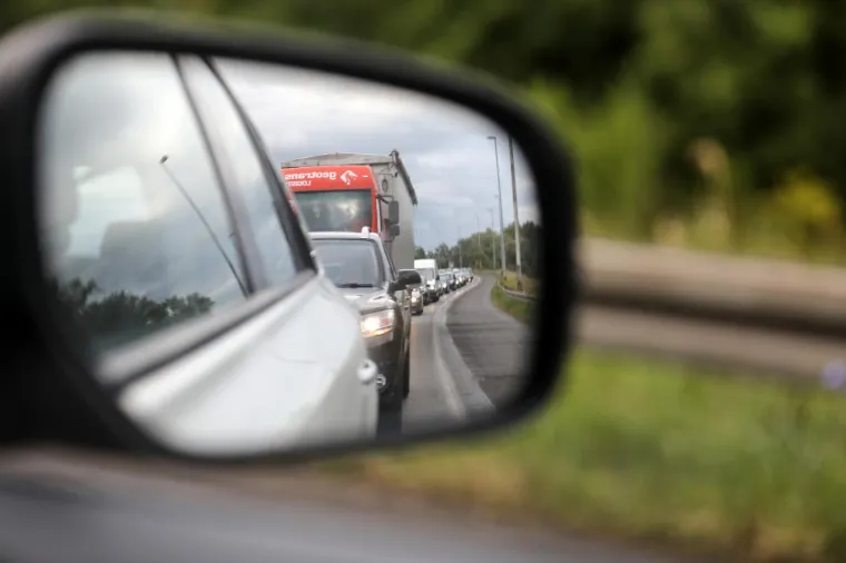 Gužve prema moru, na zagrebačkoj zaobilaznici kilometarske kolone