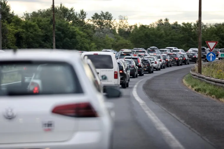 Gužve prema moru, na zagrebačkoj zaobilaznici kilometarske kolone