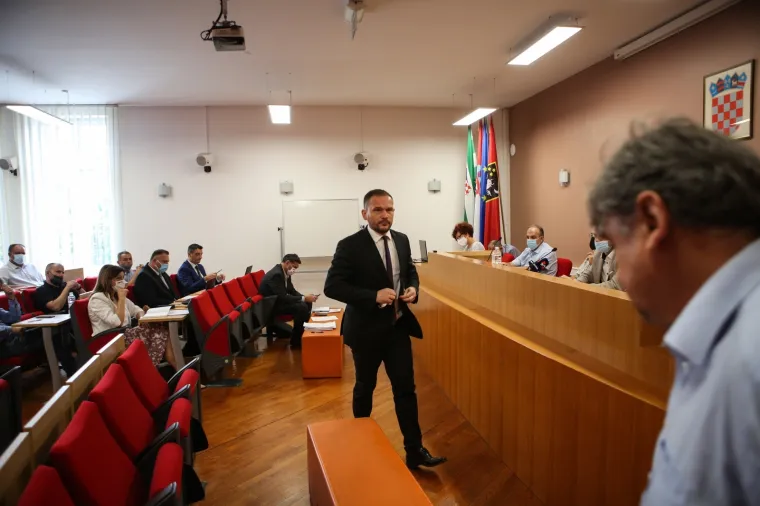 Velika Gorica - Krešimir Ačkar (HDZ), Neto: 18.281 kn, Bruto: 26.472 kn