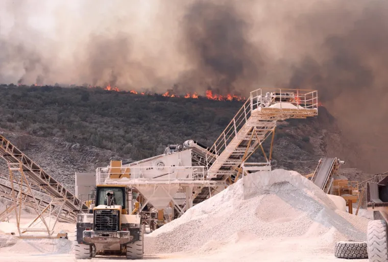 Dramatične scene u Segetu Gornjem, vatra zahvatila kuću: 'Radimo nadljudskim naporima. Te&scaron;ko ludilo je'