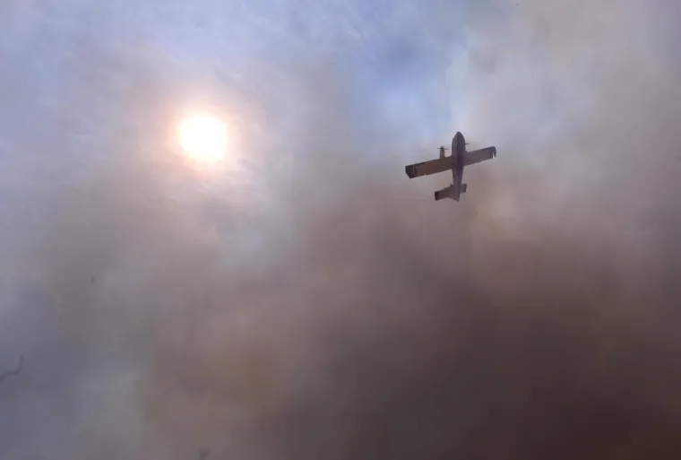 Dramatične scene u Segetu Gornjem, vatra zahvatila kuću: 'Radimo nadljudskim naporima. Te&scaron;ko ludilo je'