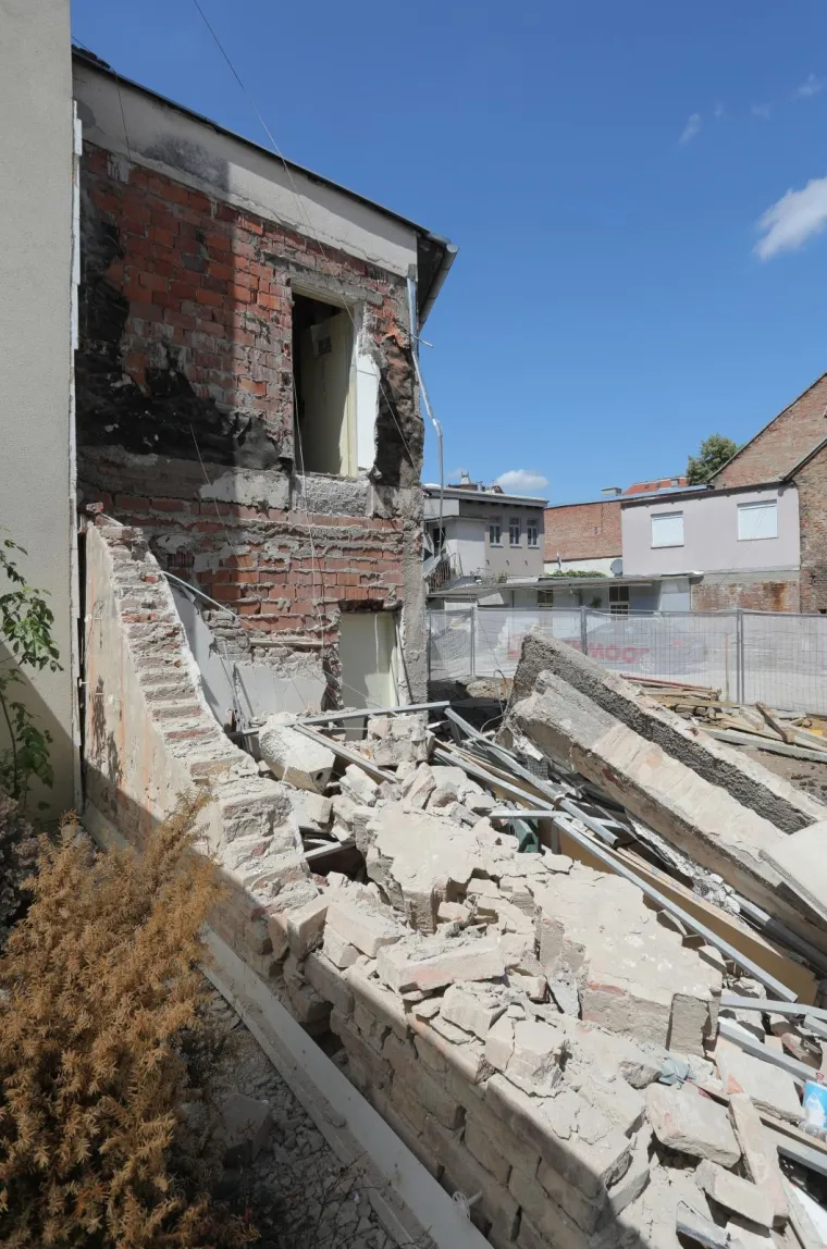 Uru&scaron;io se dio zgrade u centru Zagreba kojeg je koristio kipar Ivan Kujundžić