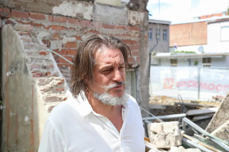 Uru&scaron;io se dio zgrade u centru Zagreba kojeg je koristio kipar Ivan Kujundžić