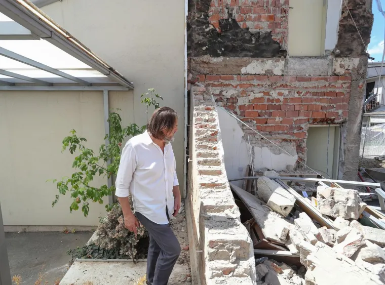 Uru&scaron;io se dio zgrade u centru Zagreba kojeg je koristio kipar Ivan Kujundžić