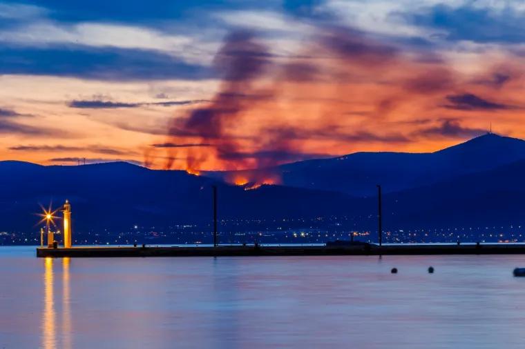 Pogled iz Splita na požar u okolici Segeta Gornjeg: 'Na terenu je 120 vatrogasaca'