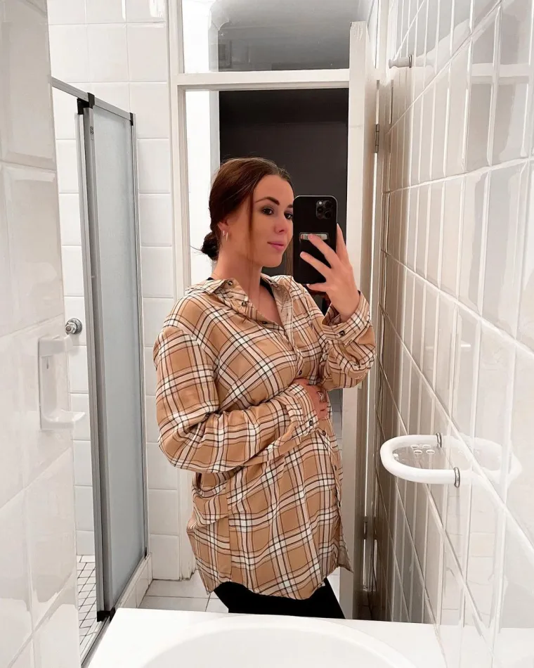 Zaljubila se u prijateljičina ujaka kada je imala samo 12 godina, a sada čeka njegovo dijete: Ne slu&scaron;ajte druge, godine su samo broj!