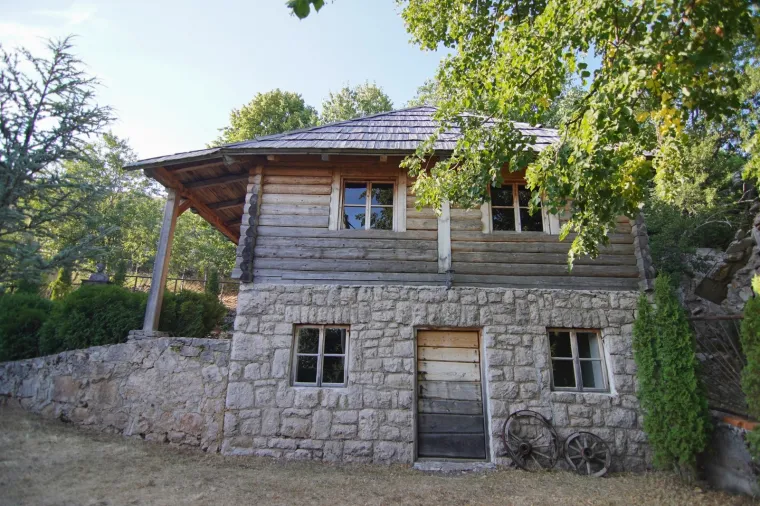 Potomak najpoznatijeg svjetskog atentatora ispred njegove rodne kuće: 'Razočaran sam nepravdom'