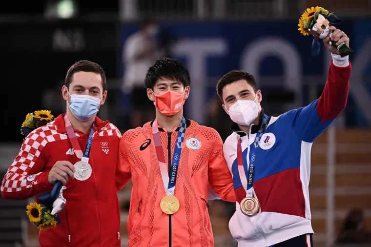 Srbić primio medalju, na pladnju mu je poslužila Kolinda, procurilo što mu je rekla dok ju je stavljao oko vrata